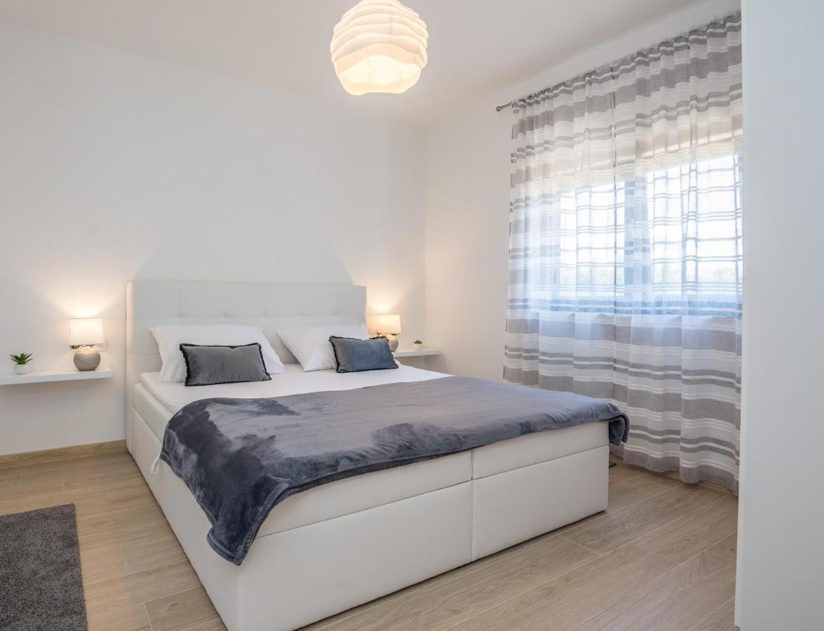 Apartments Maella Zadar Buitenkant foto